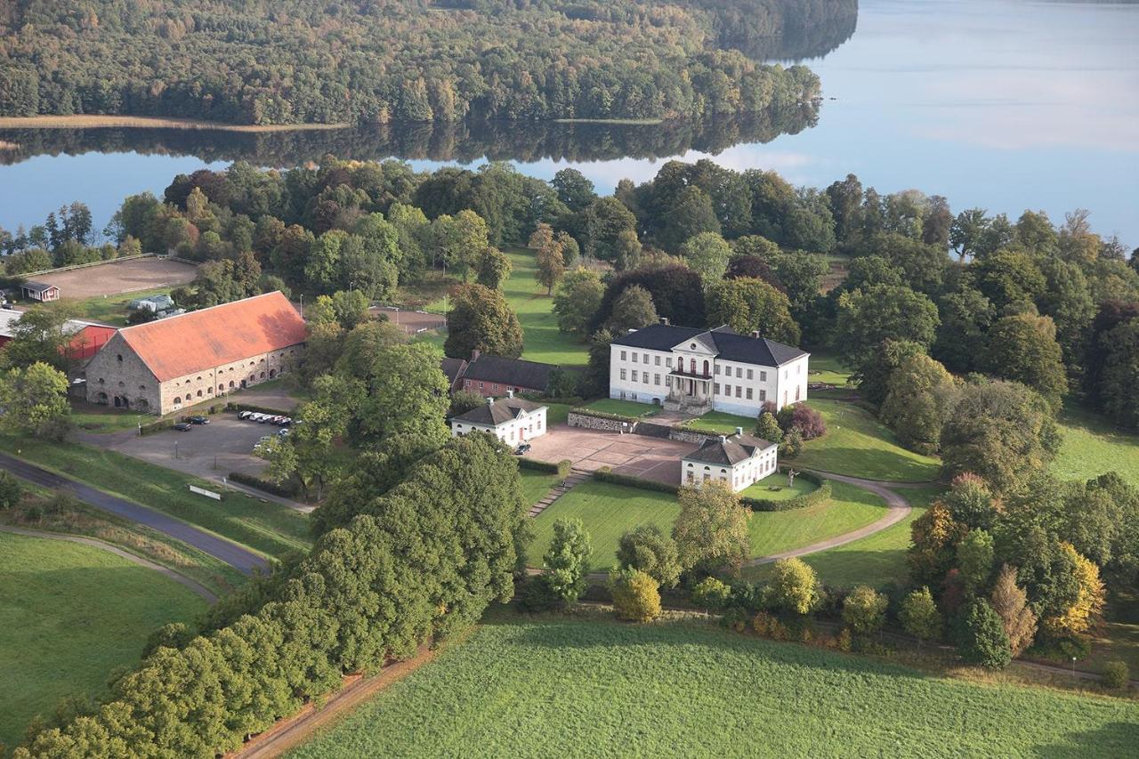 Гостевой дом Naeaes Slott Floda  Экстерьер фото