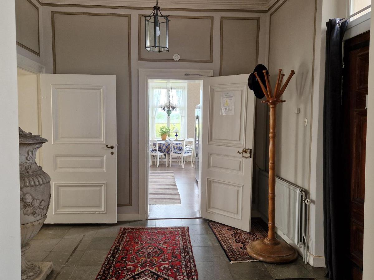 Гостевой дом Naeaes Slott Floda  Экстерьер фото