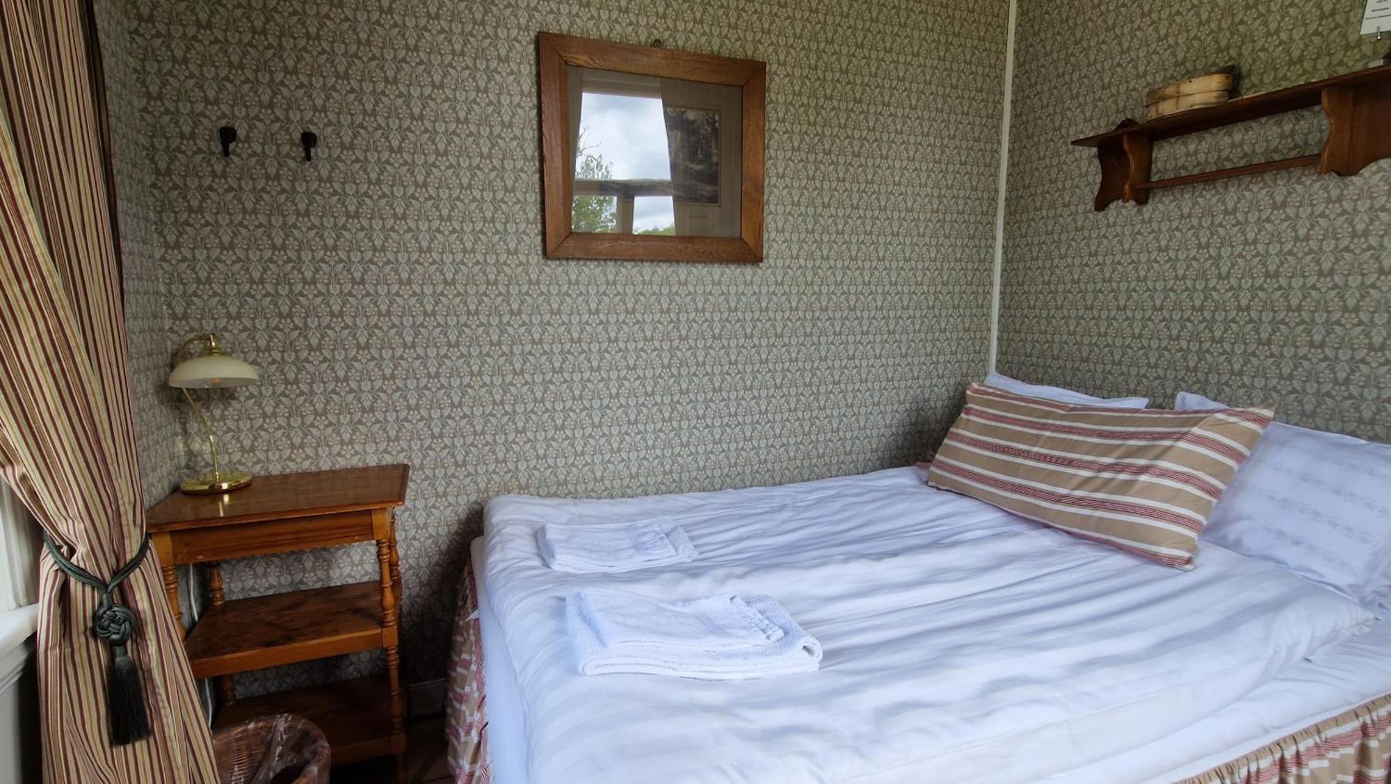 Гостевой дом Naeaes Slott Floda  Экстерьер фото