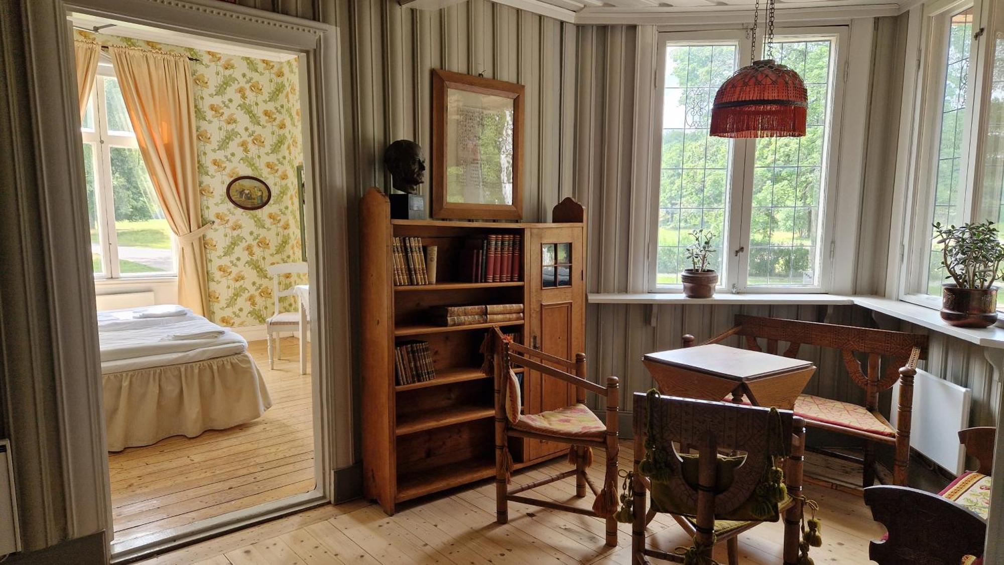 Гостевой дом Naeaes Slott Floda  Экстерьер фото