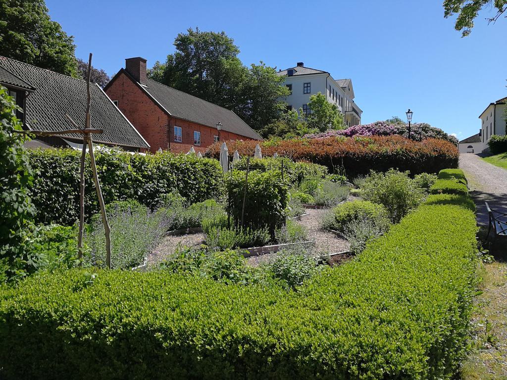 Гостевой дом Naeaes Slott Floda  Экстерьер фото